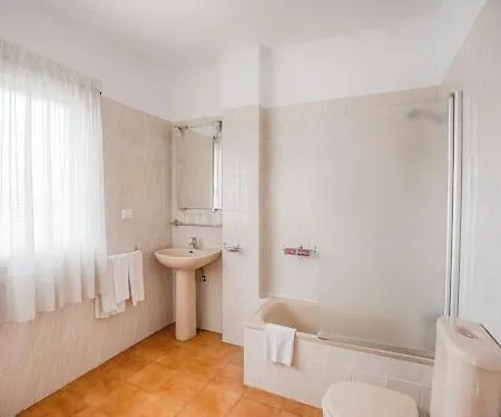 梧甘喀酒店 2* 圣伊西德罗